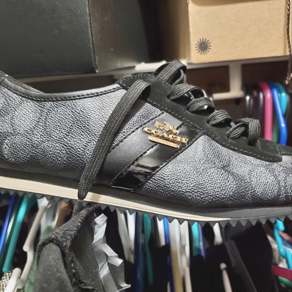 Shoe